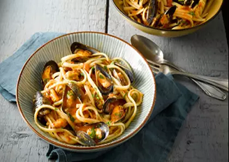 Chilli and Garlic Mussels with Pasta